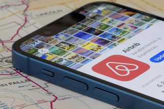 Airbnb mění pravidla. Po hostech už nebude chtít mytí nádobí - Novinky